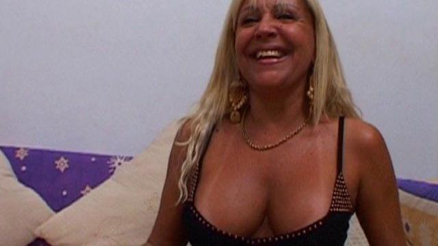 untitled 01 828 640x360 - Mature blonde salope baise et boit du sperme